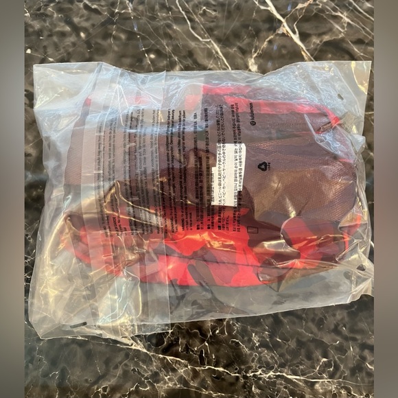 Lululemon New Year Everywhere Belt Bag NWT Rabbits - Picture 8 of 8